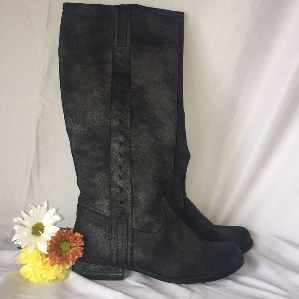 Black boots
